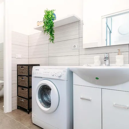 Casa Giulini - The House Of Travelers アパート コモ